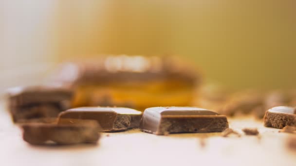 Ciambelle Cioccolato Decorate Con Pezzi Cioccolato Ciambelle Sono Una Carta — Video Stock