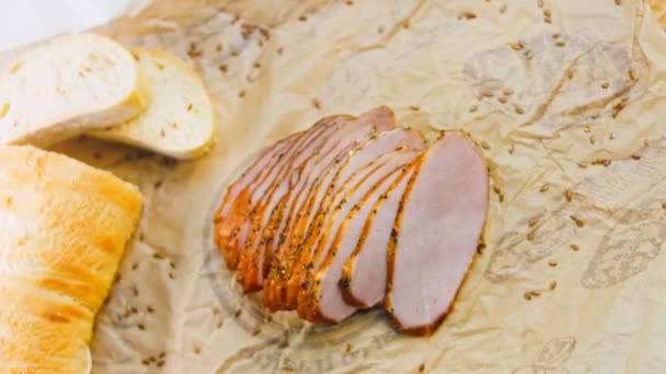 Свиная Вырезка Французском Багете Колбаса Подносе Приготовления Пищи Стиле Ретро — стоковое видео