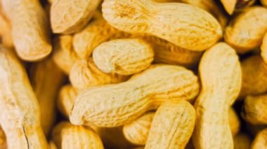 Çerçevesi soyulmuş fıstıkla dolu. Makro kaydırma atışı.