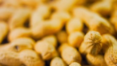 Çerçevesi soyulmuş fıstıkla dolu. Makro kaydırma atışı.