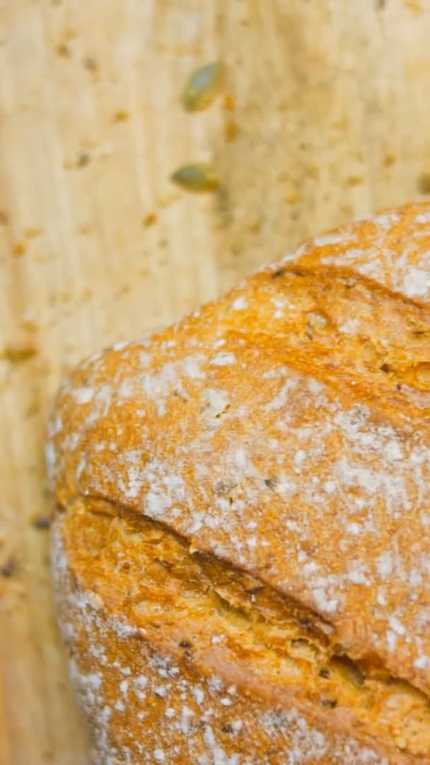 Świeżo Upieczony Kwadratowy Chleb Liniami Tle Jest Romantyczna Świta Odizolowany — Wideo stockowe