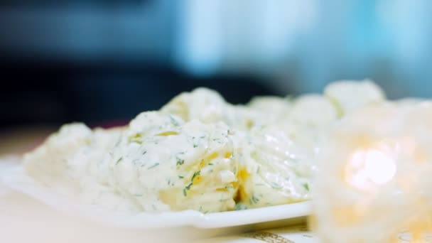 Zachte Aardappelsalade Met Mastard Mayonaise Rode Dille Wath Het Recept — Stockvideo