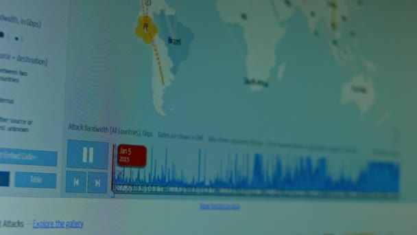 Världskarta Med Olika Mål För Cyberattacker Hacka Och Teknik Koncept — Stockvideo