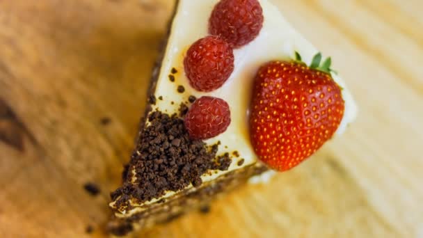 Slice Strawberry Raspberry Cake Slices Pressed Chocolate Macro Slider Shooting — Stock Video