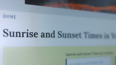 Gün doğumu ve günbatımı hesap makinesi. Ekranda pikselleri vur.