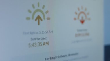 Gün doğumu ve günbatımı hesap makinesi. Ekranda pikselleri vur.