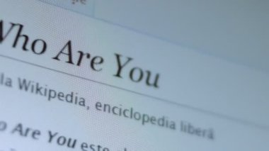 Kimsin sen? Ekran piksel kipinde çekiliyor.