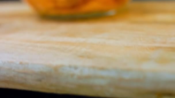 Proceso Agregar Pimienta Negra Salsa Mayonesa — Vídeo de stock