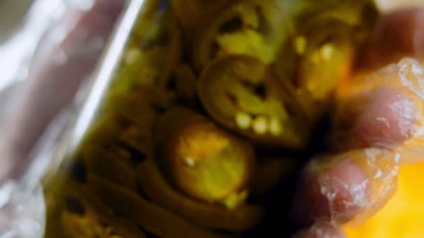 自家製保存食付の瓶 缶詰の野菜の盛り合わせ カメラスライド — ストック動画
