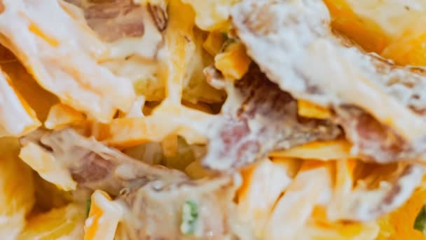 贾拉皮诺胡椒土豆沙拉和培根20年代复古风格的食物 — 图库视频影像
