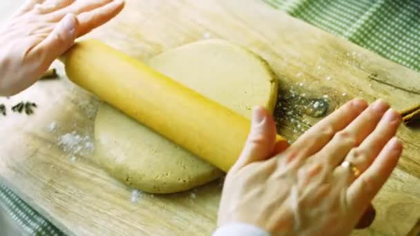Yapımı Zencefilli Kurabiye Pişirmeden Önceki Işlem — Stok video