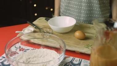 Yumurtanın beyazını emiyorum..