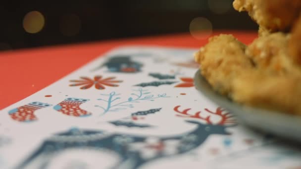クリスマスキッチン 私はフライドチキンを用意します 日本のクリスマスの伝統 — ストック動画