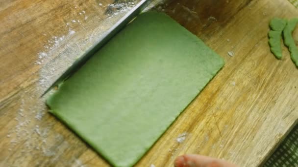 Процесс После Приготовления Торта Зеленым Тестом Кислыми Вишнями Сметаной Имеет — стоковое видео