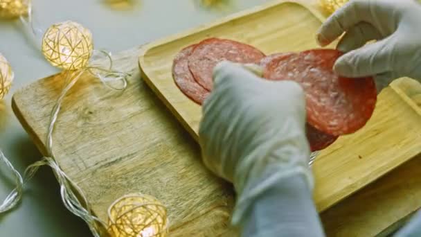 Salamlı Peynirli Şarküteri Yapılmadan Önceki Işlem Kurutulmuş Meyve Fındık Bal — Stok video