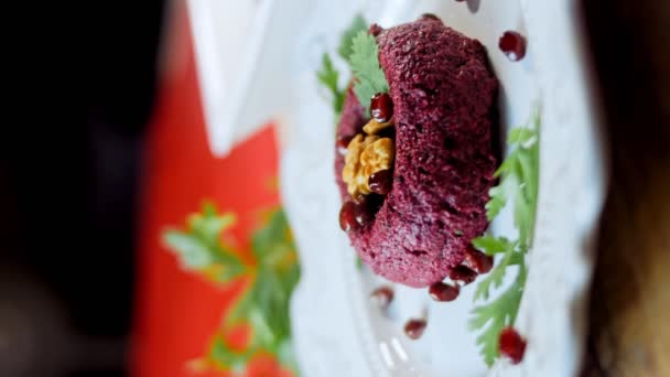 Pkhali Traditionelle Georgische Küche Rote Bete Wird Für Die Violette — Stockvideo