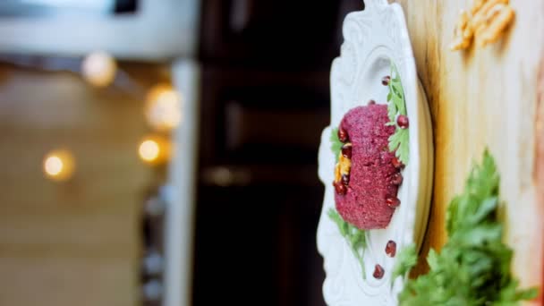 Pkhali Tradiční Gruzínské Jídlo Řepa Používá Pro Fialovou Barvu Vlašský — Stock video