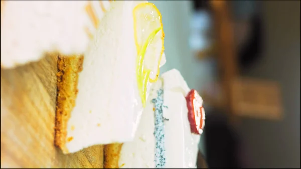 Quattro Tipi Cheesecake Disposti Fila Slider Macro Shooting Viene Utilizzato — Foto Stock