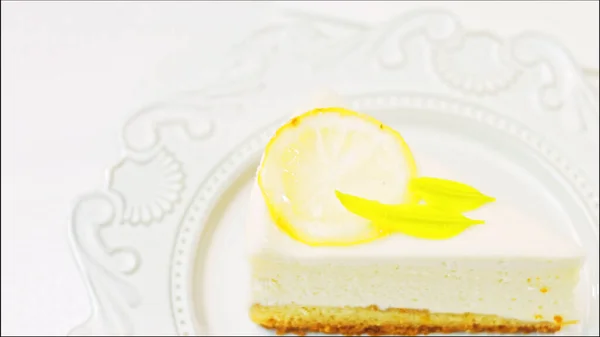 Retro Tabakta Limonlu Cheesecake Altın Çatal Bıçak Kullan Altın Oran — Stok fotoğraf