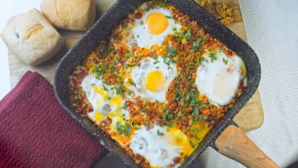 Gebratene Eier Der Georgischen Küche Chirbuli Eier Mit Tomaten Dampfen — Stockvideo