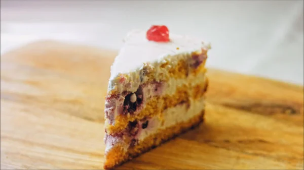 체리가 케이크 매크로와 슬라이더 — 스톡 사진