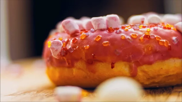 Marshmello Ile Süslenmiş Pembe Çörekler Makro Kaydırma Atışı Fırın Yemek — Stok fotoğraf