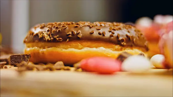 Cioccolato Marshmello Caramelle Ciambelle Una Teglia Retrò Ciambelle Sono Una — Foto Stock