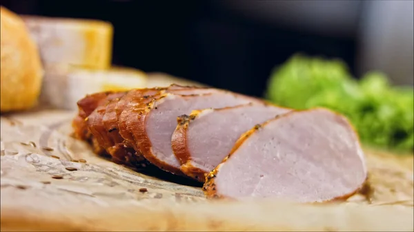 Solomillo Cerdo Rebanado Con Una Baguette Francesa Salchicha Está Una — Foto de Stock