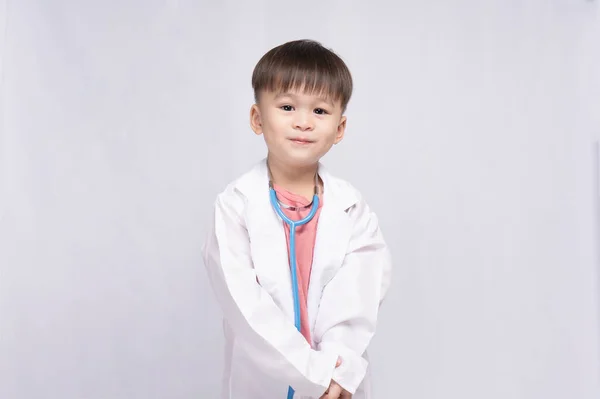 Niño Con Traje Médico Estetoscopio Médico Sobre Fondo Blanco Los — Foto de Stock