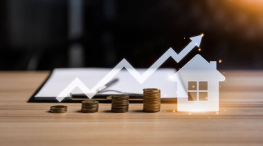 Emlak piyasası büyümesi kavramı. İş kadını ya da emlakçı evini ya da gayrimenkullerini masasında satıyor. ev ve emlak vergisi