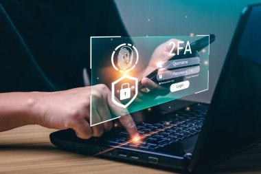 2FA kimlik doğrulama konsepti (iki faktörlü kimlik doğrulama). Kullanıcı gerçek kullanıcı olduğunu doğruluyor. Kişisel bilgilere erişim ve şifreleme güvenliği. (TOTP), (HOTP) işadamı giriş