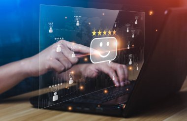 Satış Müşteri Memnuniyeti Anketi 'nden sonra. İş adamları 5 yıldız almayı seçiyor. Beden eğitimi ön ikonu ile. Mükemmel reyting. itibar, Kullanıcı derecelendirme, geri bildirim, iyi iş ağı puanı