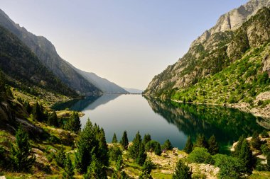 Vall de Bo 'nun süvarilerindeki muhteşem yansımalar