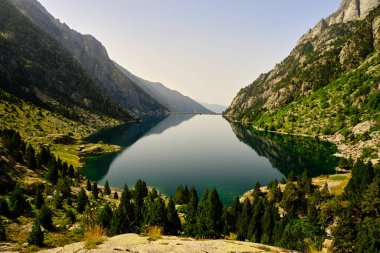 Vall de Bo 'nun süvarilerindeki muhteşem yansımalar