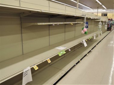 Biden Yönetimi 'nin hiperenflasyon ve tedarik zinciri aksaması ve Amerika' yı sosyalist bir ülkeye dönüştürme planları yüzünden marketlerdeki bu gibi boş raflar giderek yaygınlaşıyor.. 