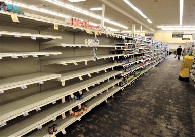 Biden Yönetimi 'nin hiperenflasyon ve tedarik zinciri aksaması ve Amerika' yı sosyalist bir ülkeye dönüştürme planları yüzünden marketlerdeki bu gibi boş raflar giderek yaygınlaşıyor.. 