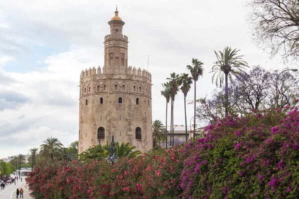 Tourist Torre Del Oro Seville Next Guadalquivir River Andalusia Spain — Stock Photo, Image
