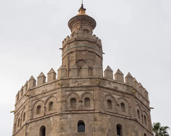 Τουρίστας Torre Del Oro Στη Σεβίλλη Δίπλα Στον Ποταμό Guadalquivir — Φωτογραφία Αρχείου