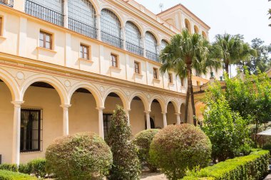 Sevilla 'nın Kraliyet Alcazar' ı, farklı tarihlerde inşa edilmiş bir saray kompleksi.