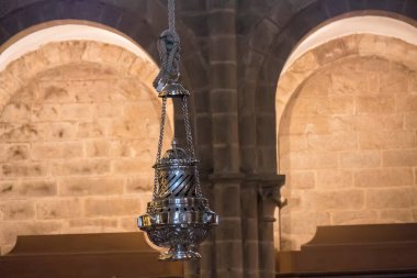 İspanya, Galiçya 'daki Santiago de Compostela Katedrali' nin içindeki botafumeiro 'nun detayları.