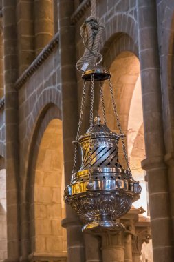 İspanya, Galiçya 'daki Santiago de Compostela Katedrali' nin içindeki botafumeiro 'nun detayları.
