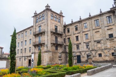 İspanya 'nın Inmacula Meydanı' ndaki Santiago de Compostela 'da büyük bir papaz okulu..