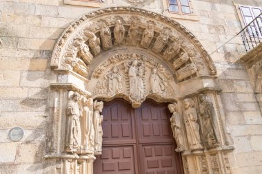 Santiago de Compostela, İspanya 'daki Plaza del Obradoiro' da üniversite binası.