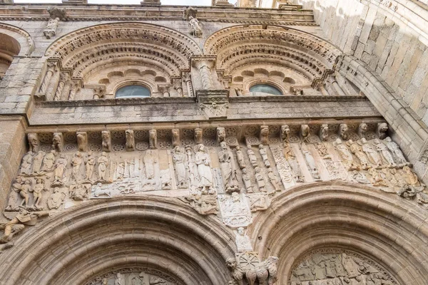 西班牙加利西亚圣地亚哥 德孔波斯特拉主教座堂的一个立面的细节 — 图库照片