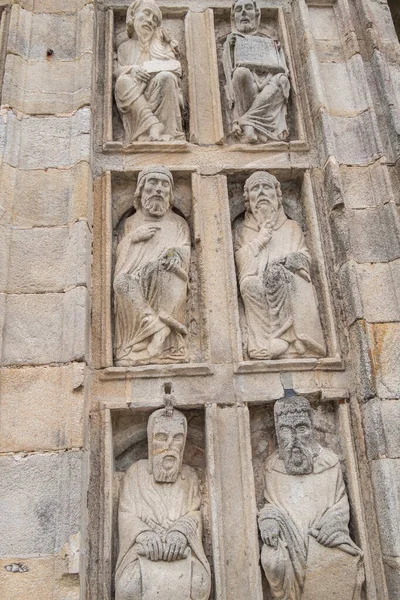 西班牙圣地亚哥德孔波斯特拉金塔纳广场圣地亚哥德孔波斯特拉大教堂的圣门细节 — 图库照片