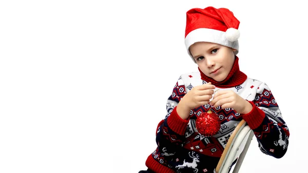 Un niño con un sombrero de Papá Noel para Navidad — Foto de Stock
