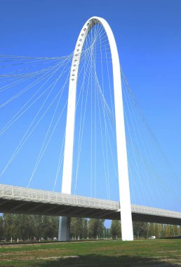 Modern köprü, mimar Santiago Calatrava, Reggio Emilia - İtalya