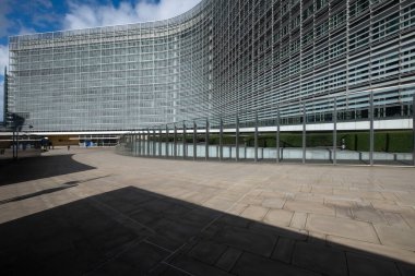 Bruxelles: Facade of the Berlaymont building, headquarters of the European commission. An office building in Brussels, Belgium.
