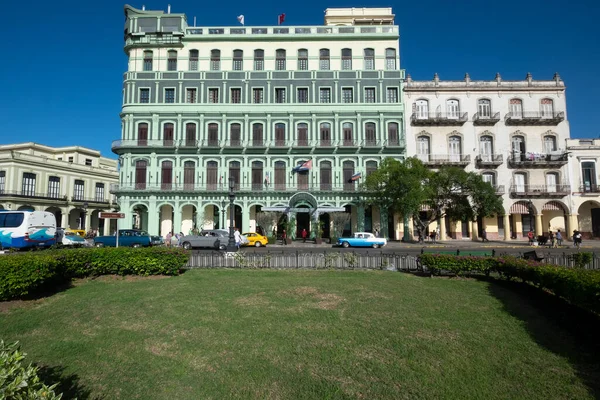 Вигляд Готелю Саратога Гавані Місце Яке Відвідують Туристи — стокове фото