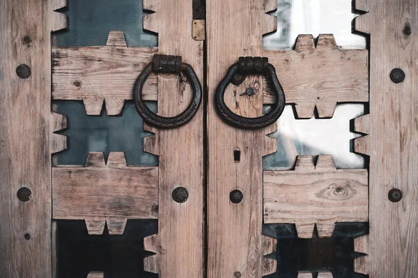 Старий Умивальник Залізних Дверей Старих Різьблених Дерев Яних Дверях Російського — стокове фото